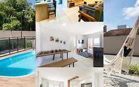 Apartamento a 150 M DA PRAIA com SACADA, WI-FI, PISCINA, PORTARIA 24h, PLAYGROUND e vaga de GARAGEM